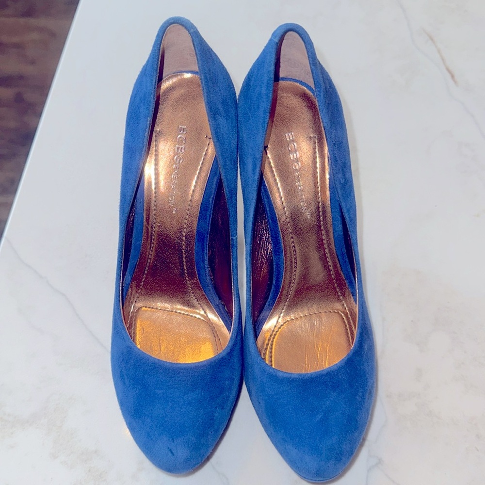 BCBGeneration blue suede pumps size 8